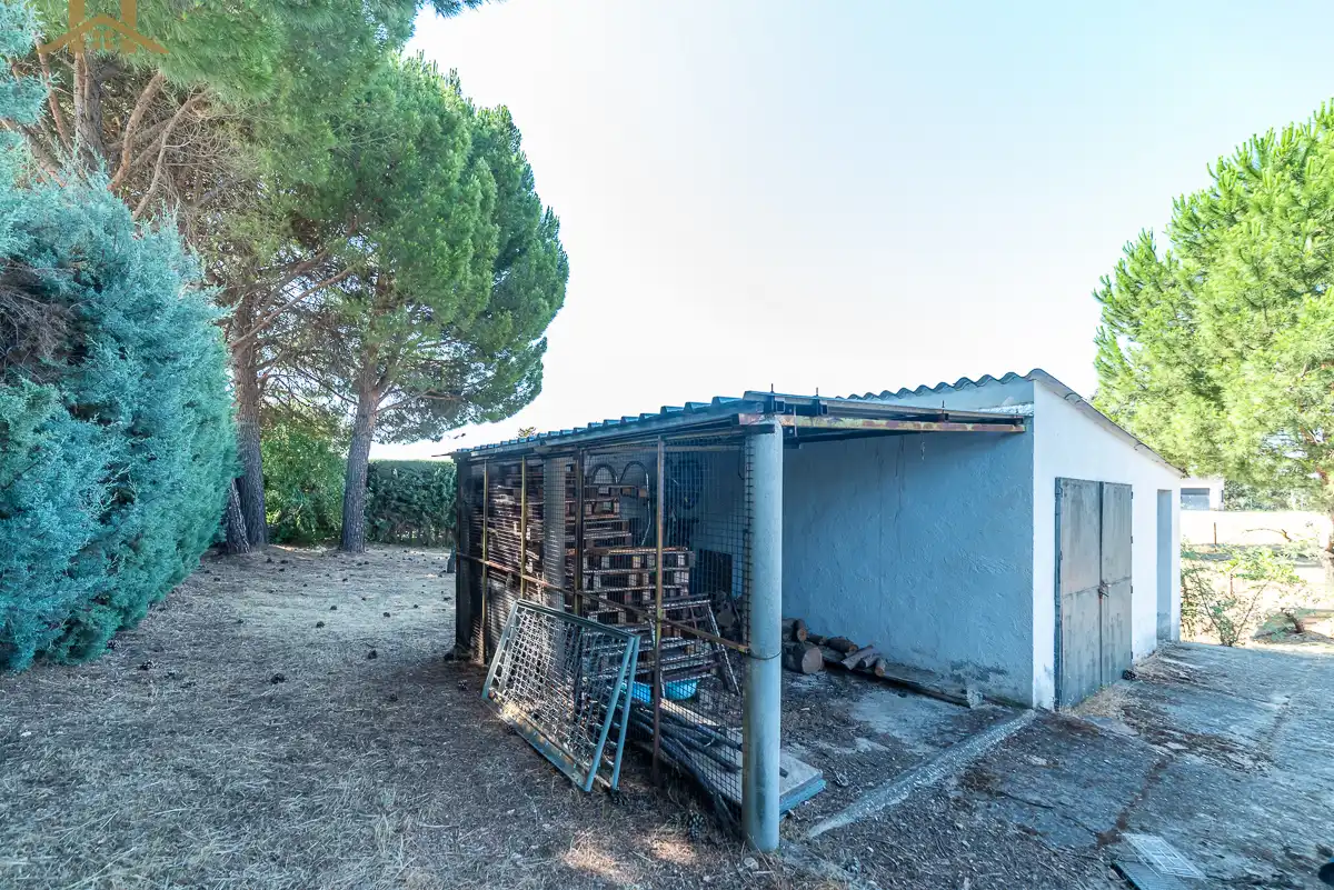 Vista exterior de Casa o xalet en venda en Aldea del Fresno amb Aire condicionat, Jardí privat i Terrassa