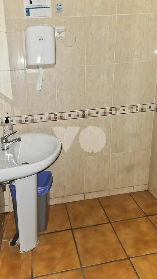 Baño de Local en traspaso en Madrid con Aire acondicionado y Amueblado