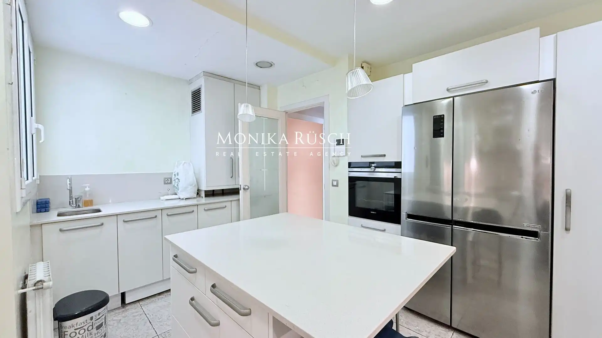 Cocina de Piso en venta en Barcelona con Calefacción, Terraza y Trastero