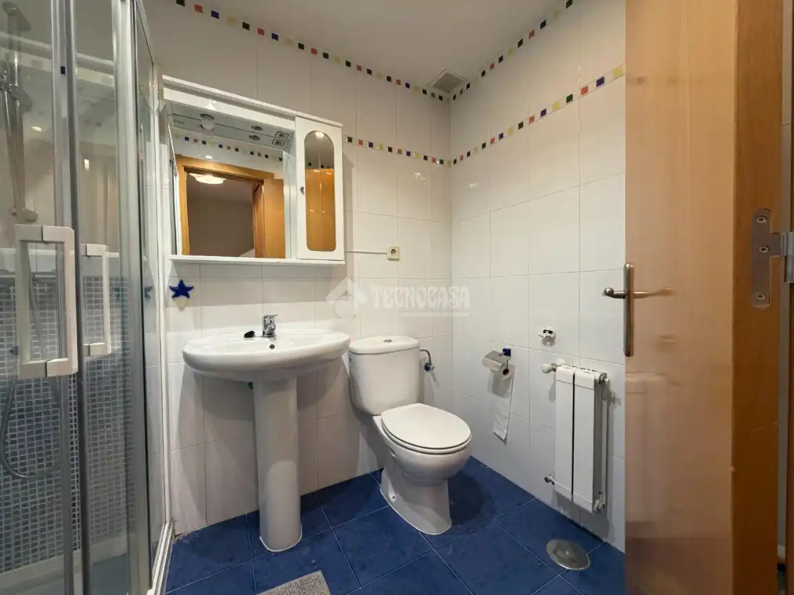 Baño de Casa adosada de alquiler en Algete con Aire acondicionado, Calefacción y Jardín privado