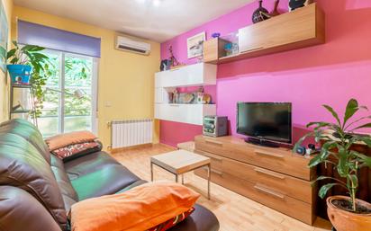 Living room of Flat for sale in  Madrid Capital  with Air Conditioner and Terrace