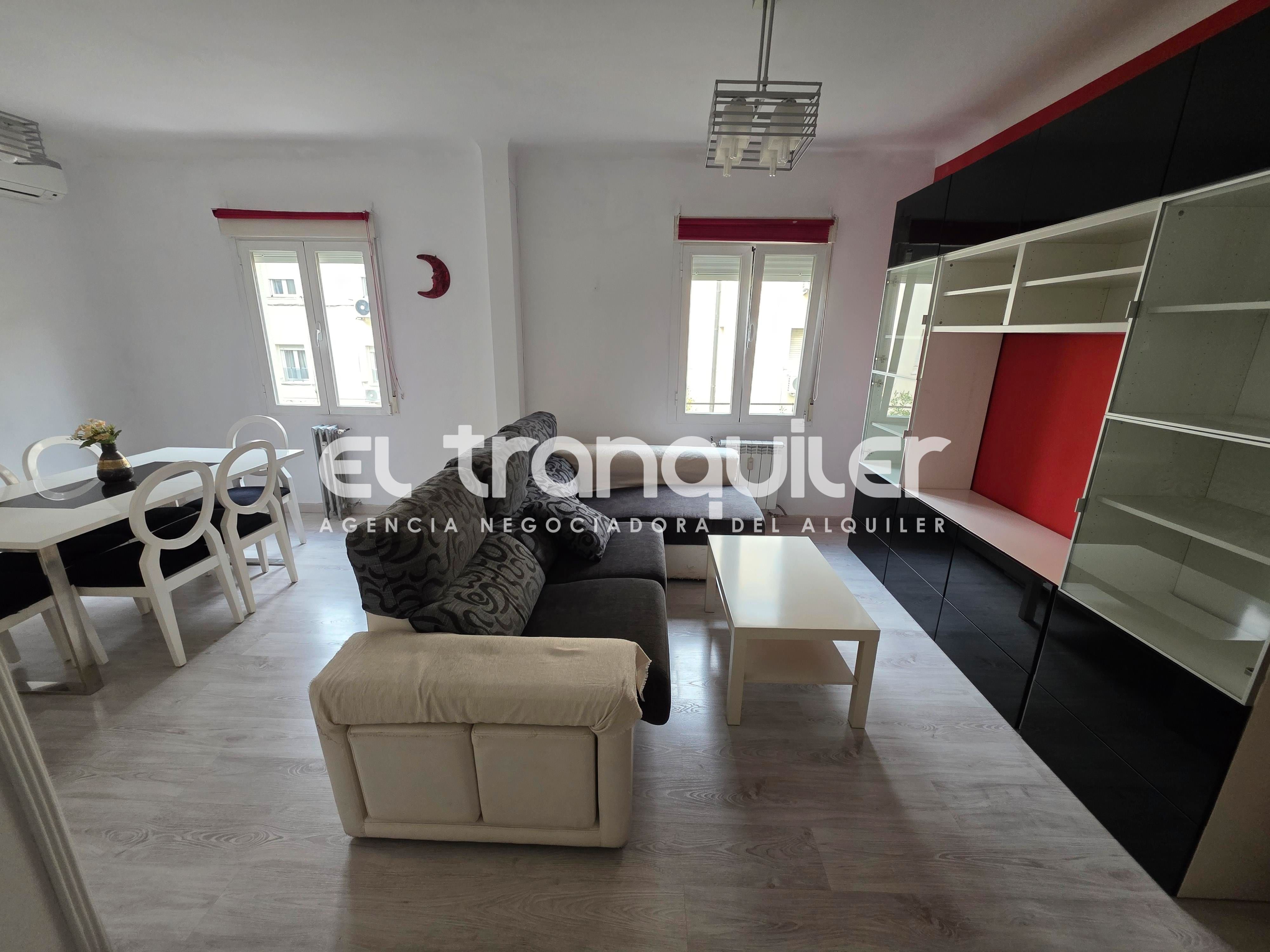 Living room of Flat to rent in  Madrid Capital  with Air Conditioner, Furnished and Washing machine