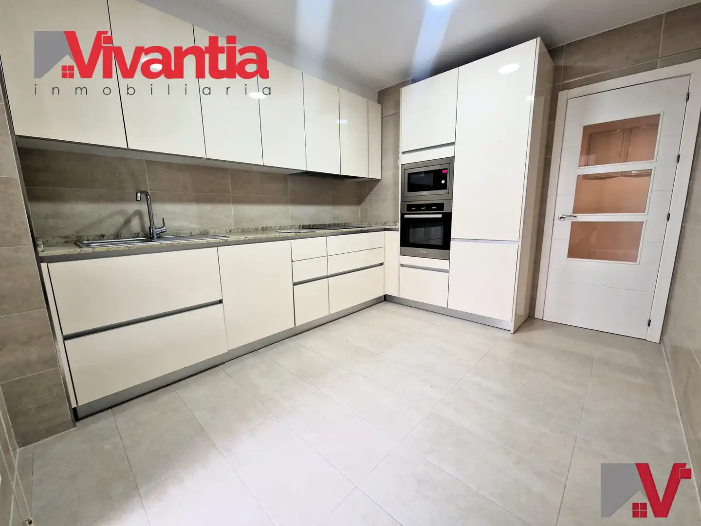 Piso con ascensor en venta en Avenida Juan Carlos I, imagen 9