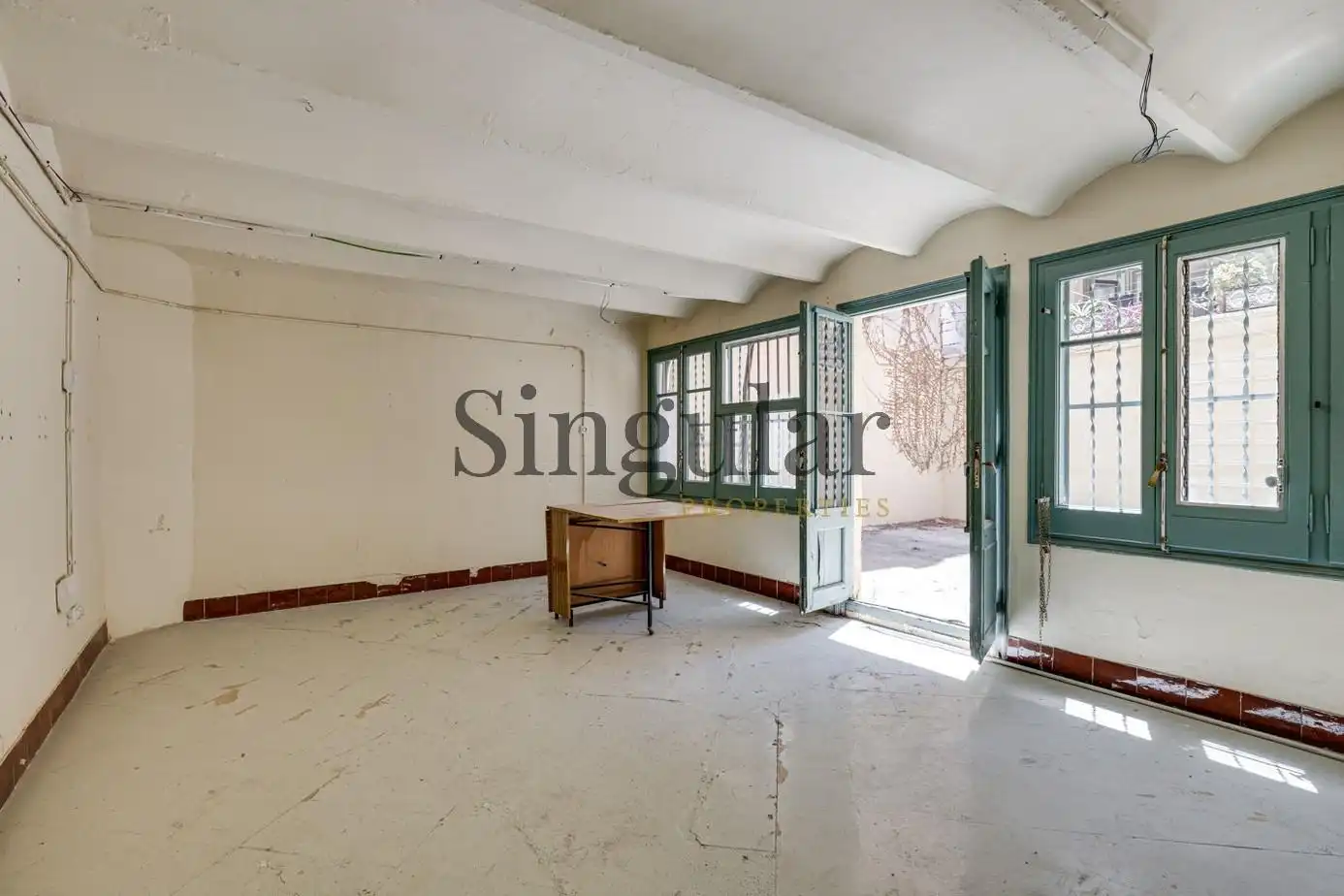 Commercial properties for rent in Carrer de la Creu Coberta, Hostafrancs
