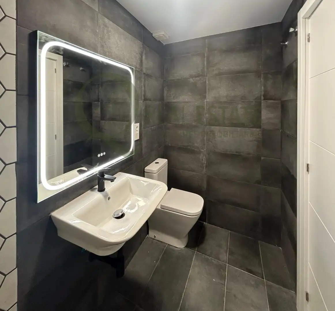 Badezimmer von Erdgeschoss zum Verkauf in Alicante / Alacant mit Klimaanlage und Terrasse