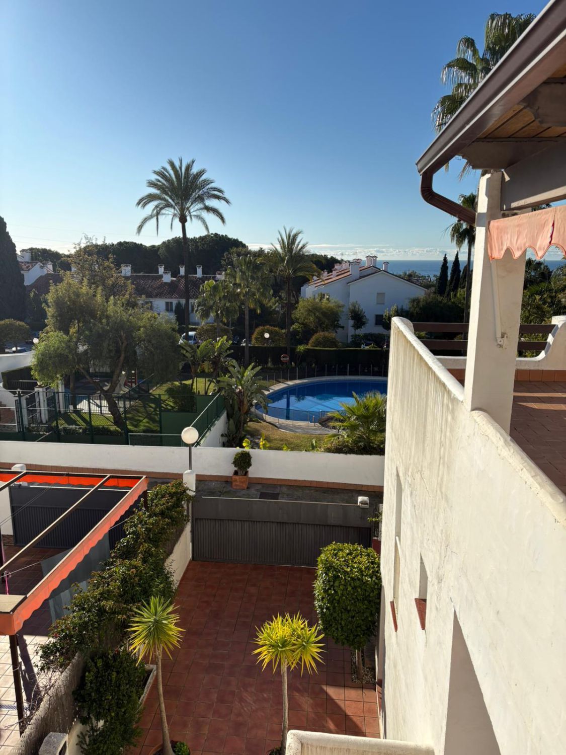 Vista exterior de Casa o xalet en venda en Marbella amb Aire condicionat, Calefacció i Jardí privat