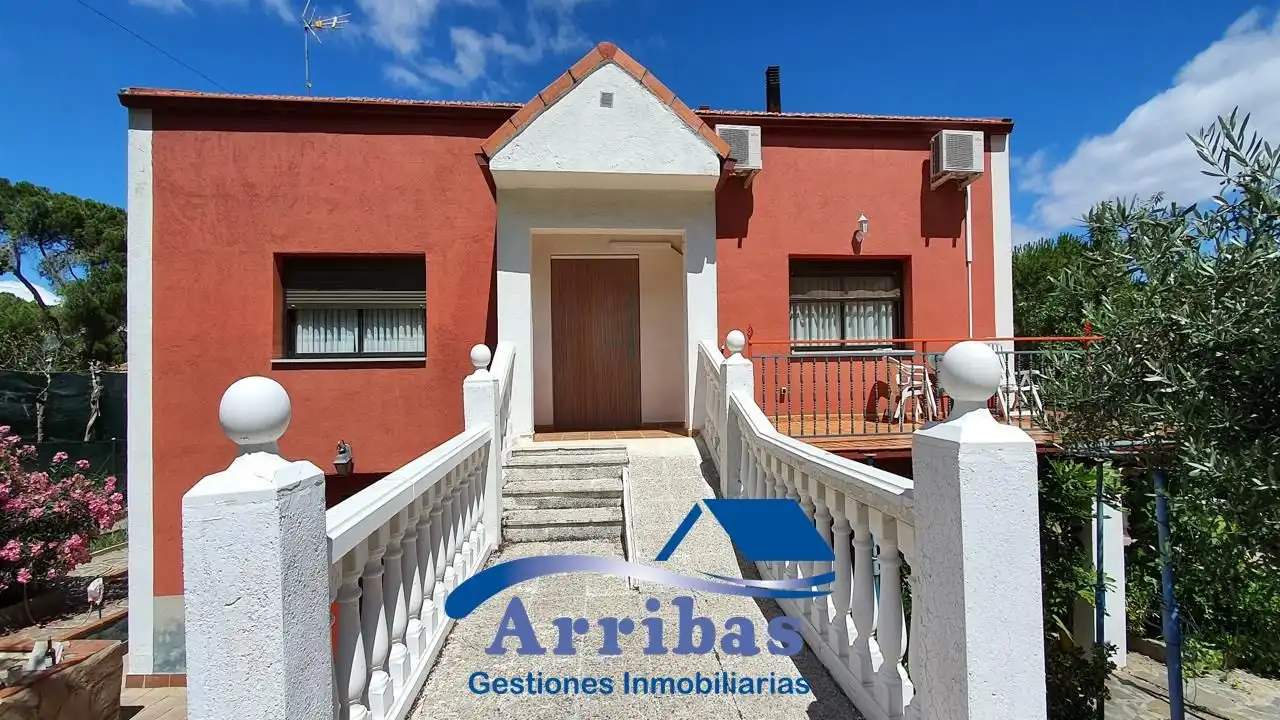 Vista exterior de Casa o chalet en venta en Almorox con Aire acondicionado, Calefacción y Jardín privado
