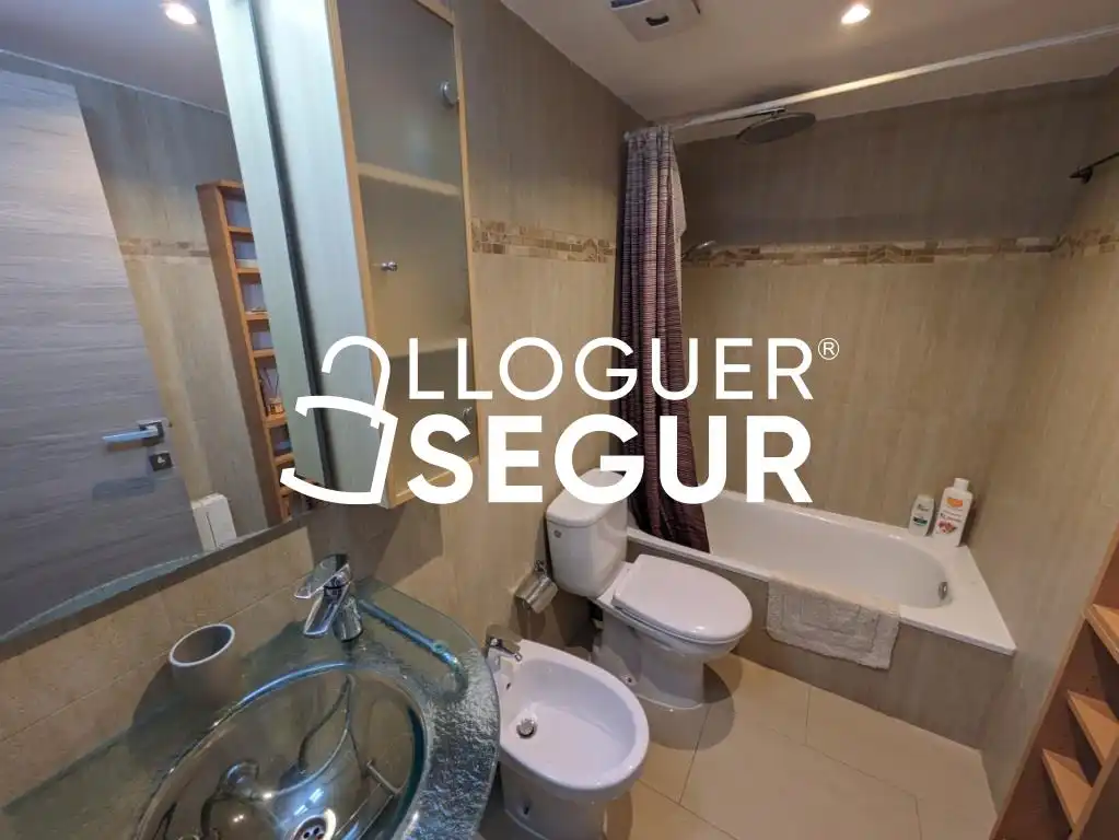 Badezimmer von Wohnung zur Miete in Montgat mit Klimaanlage, Heizung und Terrasse