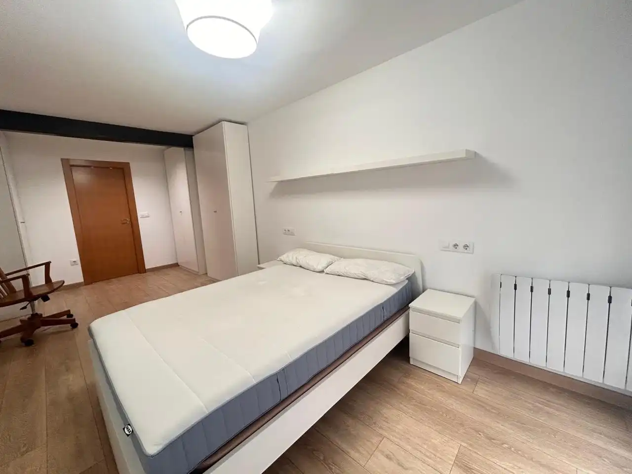 Habitación de Piso de alquiler en Gijón  con Calefacción y Amueblado