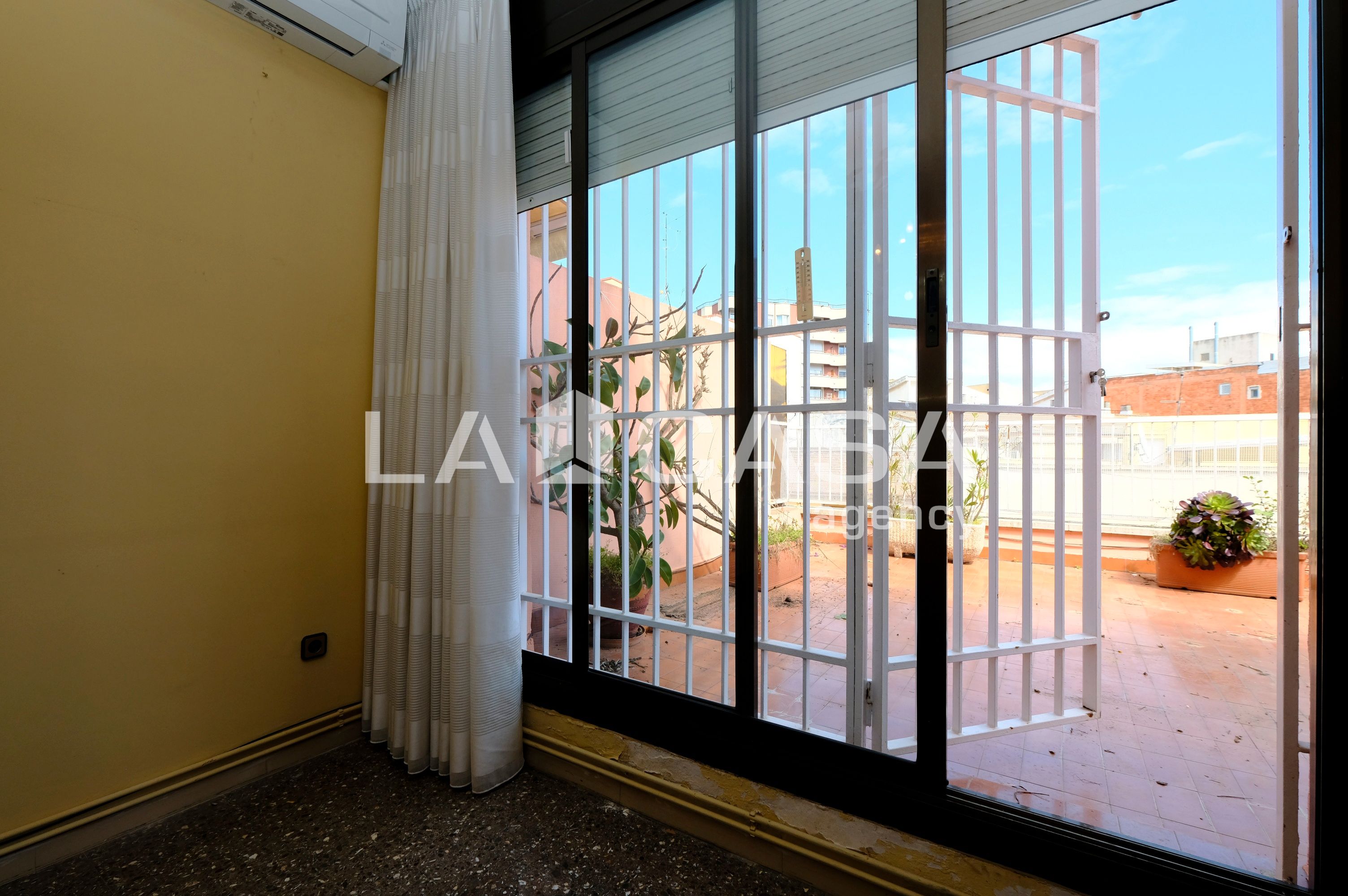 Exterior view of Flat for sale in  Barcelona Capital