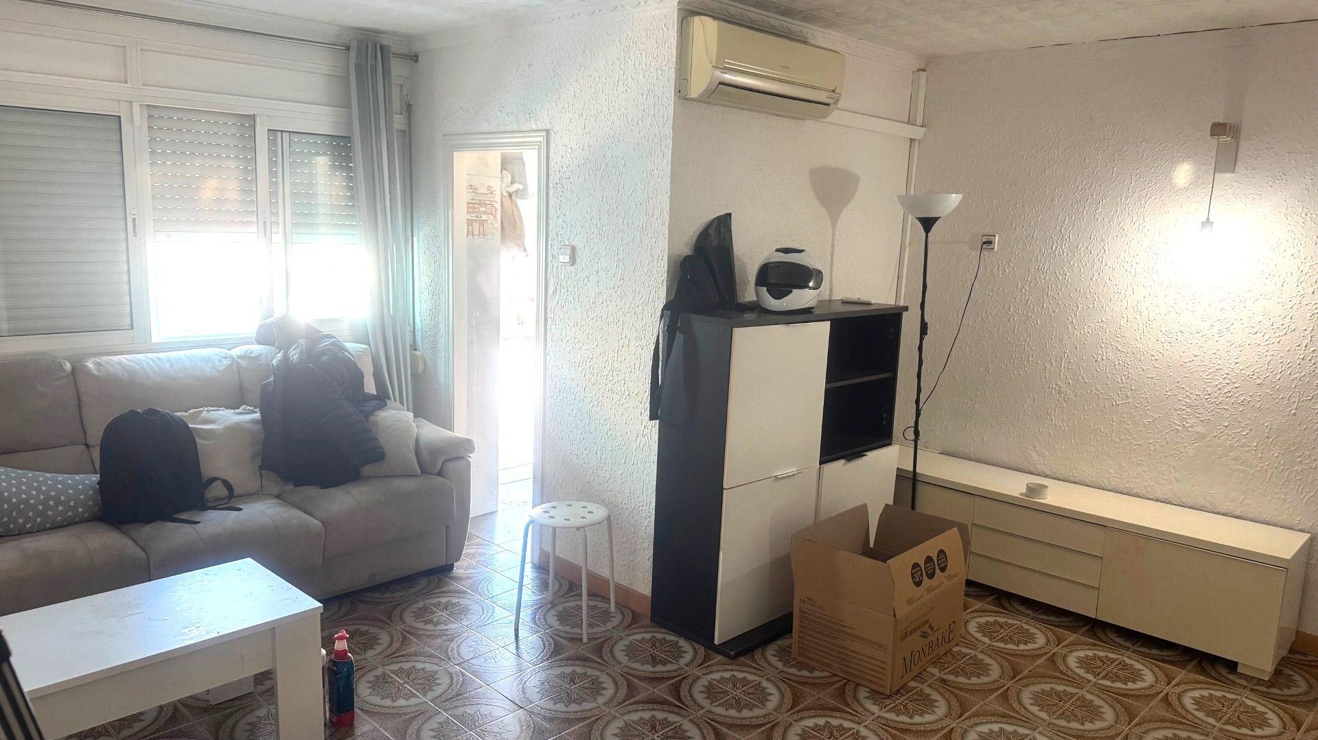 Sala d'estar de Pis en venda en Cornellà de Llobregat amb Aire condicionat, Parquet i Forn