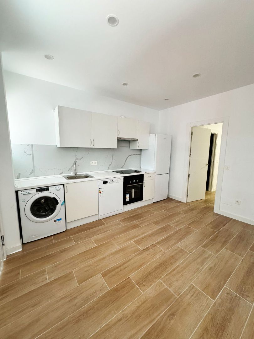 Cuina de Apartament de lloguer en Valladolid Capital amb Calefacció, Forn i Rentadora