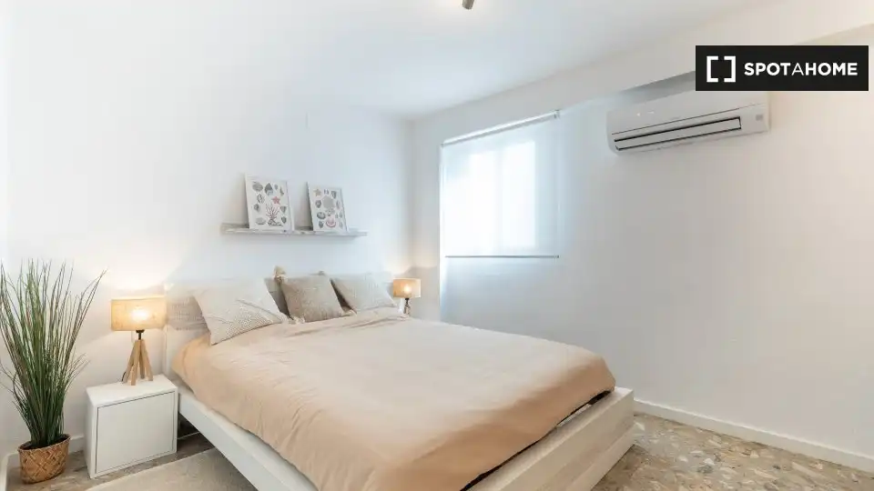 Bedroom of Flat for rent in Valencia  with Air Conditioner, Heating and Furnished