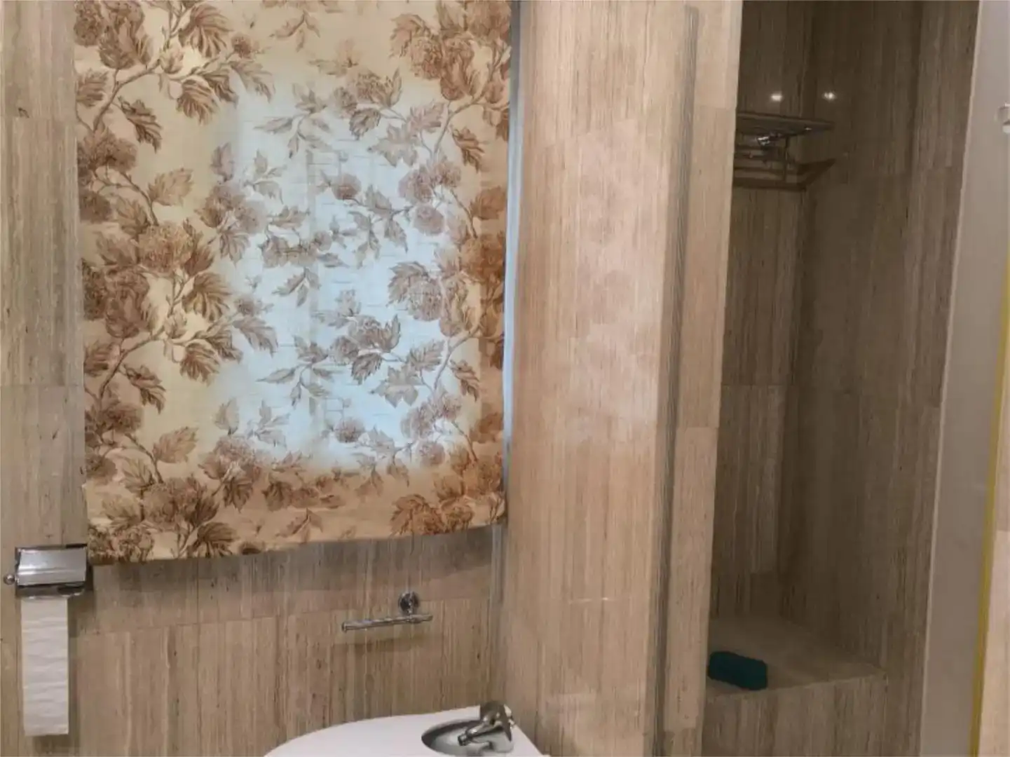 Badezimmer von Wohnung zum Verkauf in Torrelodones mit Klimaanlage, Schwimmbad und Balkon