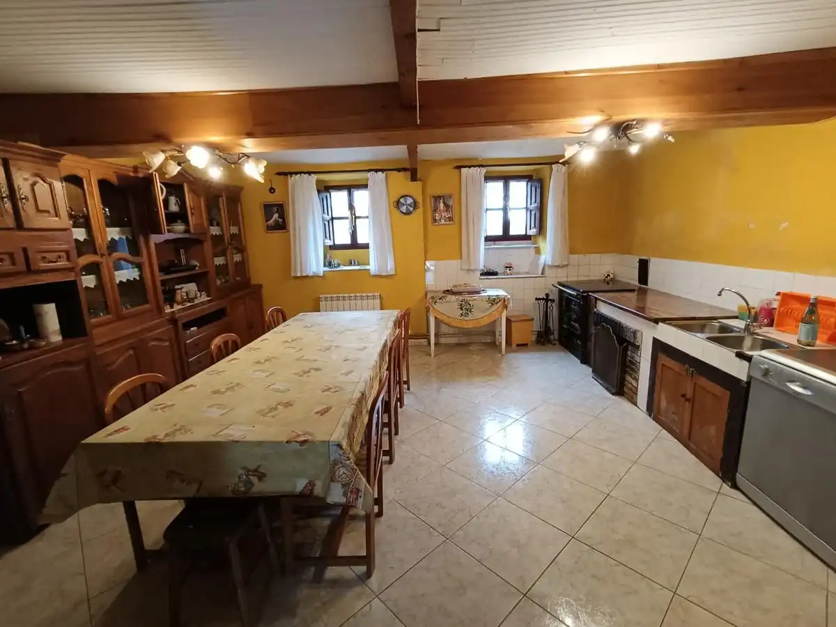 Küche von Einfamilien-Reihenhaus zum Verkauf in Peñamellera Alta mit Heizung, Privatgarten und Terrasse