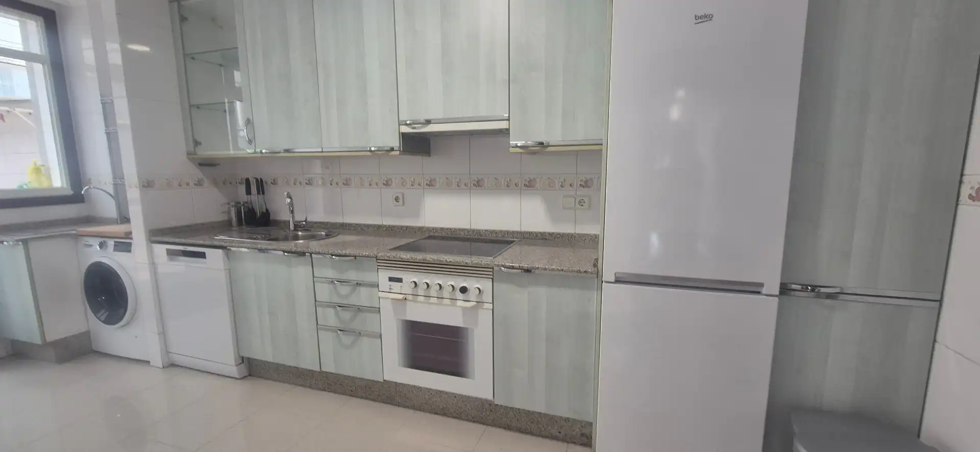 Kitchen of Flat for rent in Vigo   with Heating, Parquet flooring and Storage room