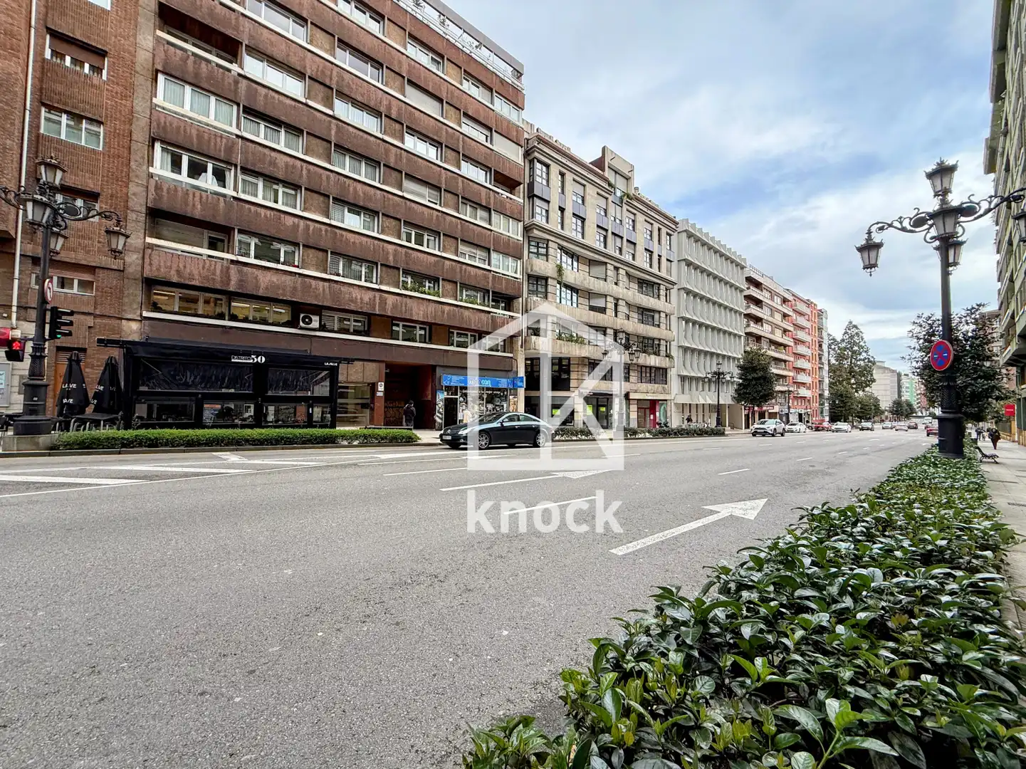Vista exterior de Pis en venda en Oviedo  amb Calefacció, Parquet i Traster