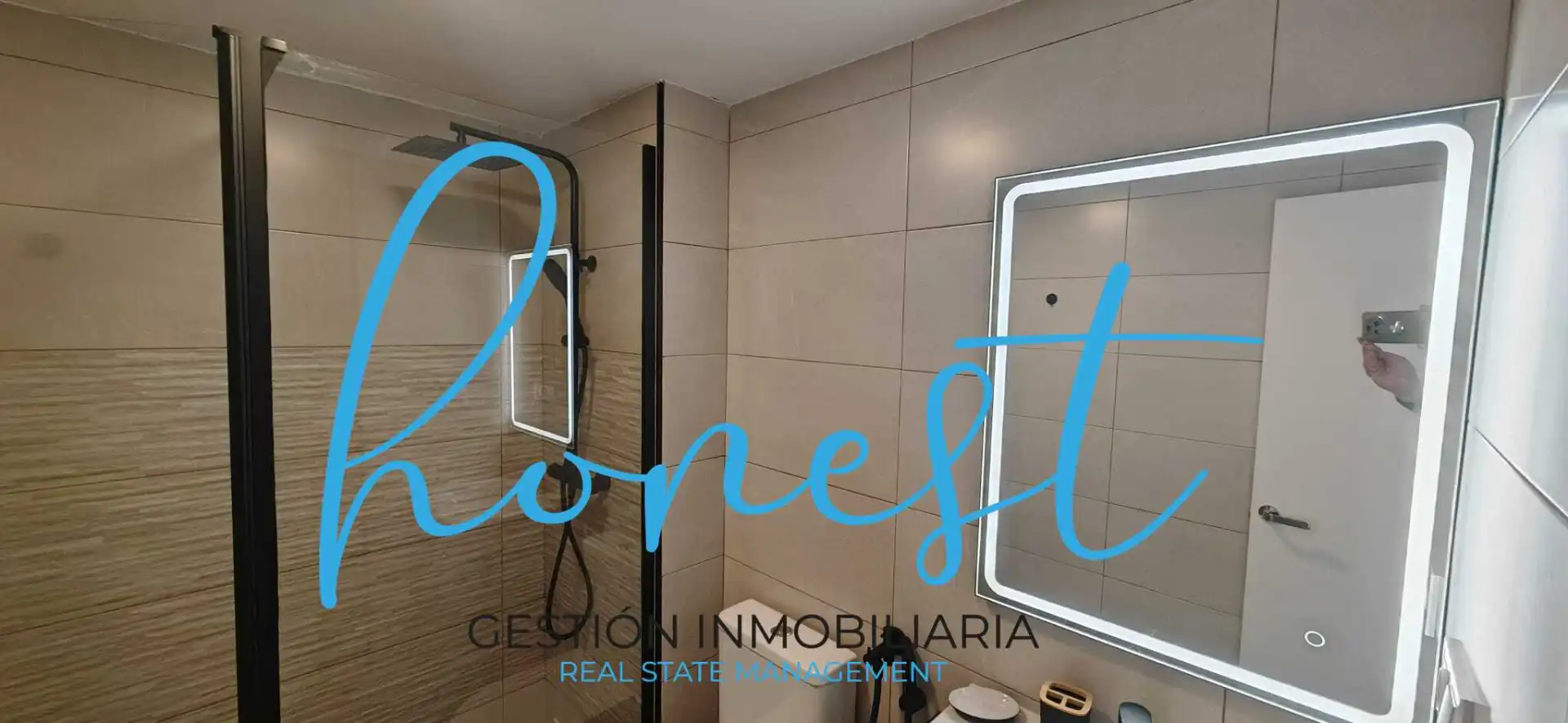 Bathroom of Apartments for sale in Torremolinos  with Air Conditioner and Furnished