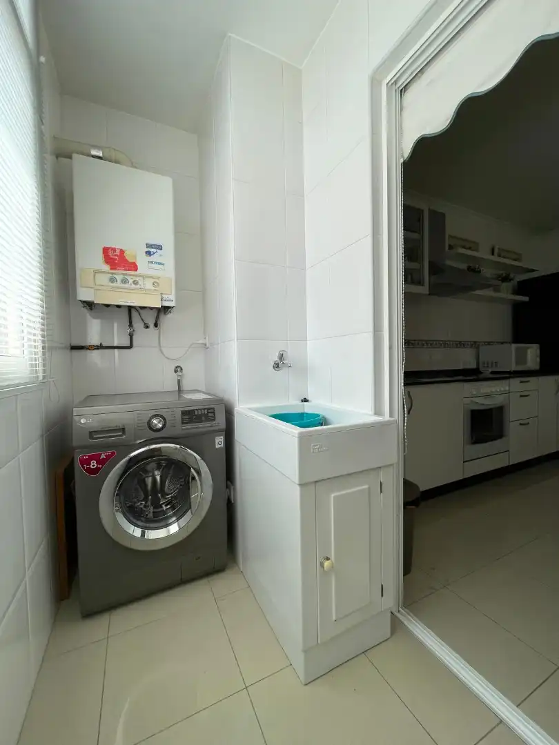 Baño de Apartamento de alquiler en Ferrol con Calefacción, Parquet y Amueblado
