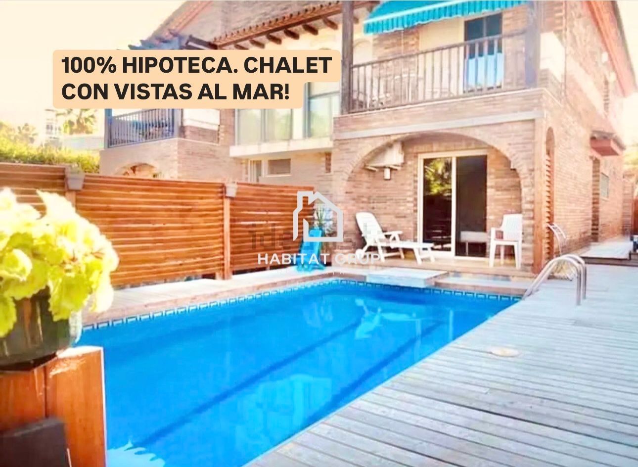 Piscina de Casa adosada en venda en Cambrils amb Aire condicionat, Calefacció i Jardí privat