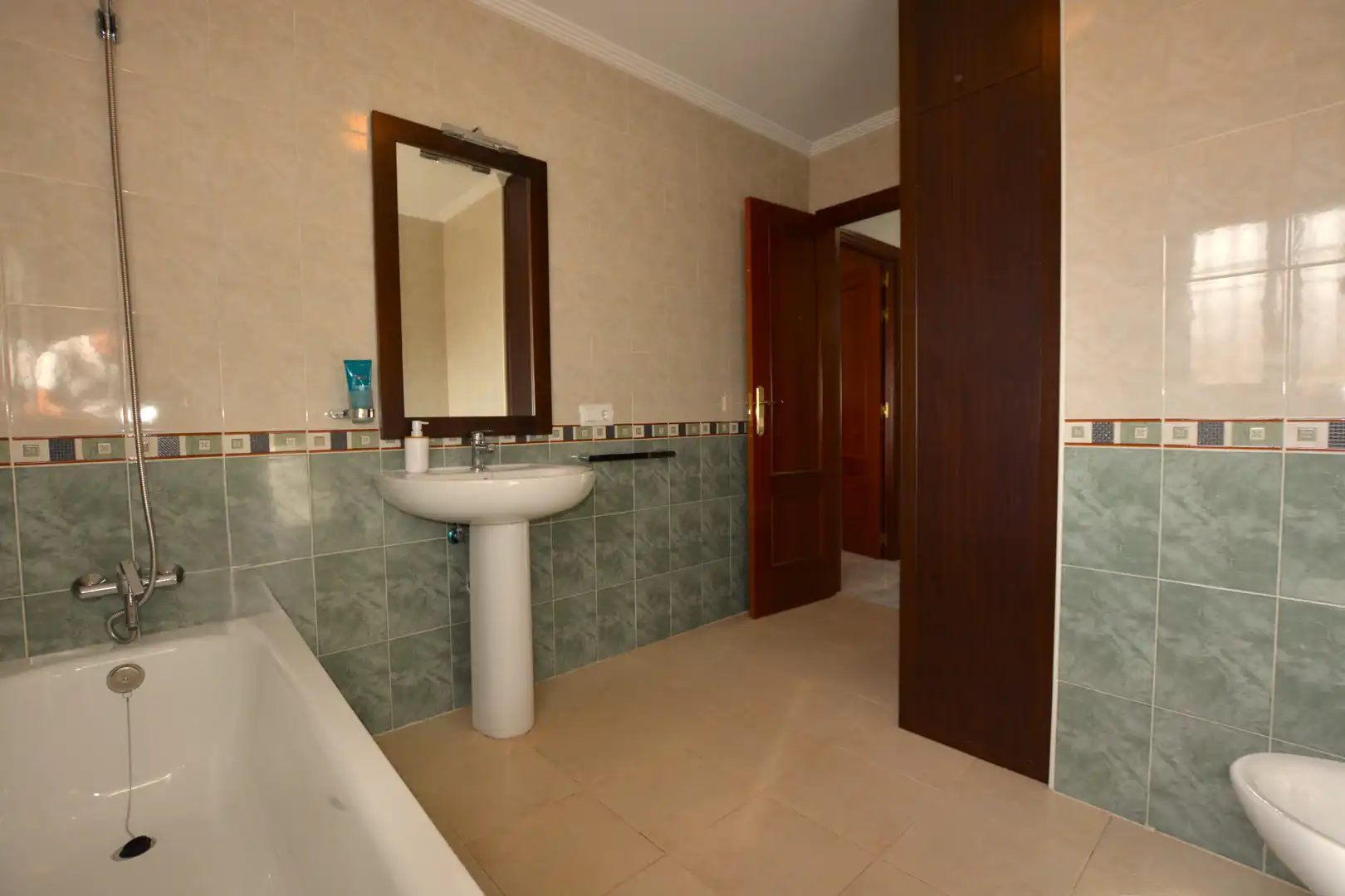 Bathroom of Detached homes for sale in La Algaba  with Air Conditioner, Heating and Terrace