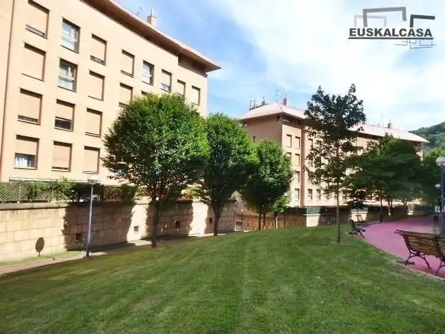 Vista exterior de Pis en venda en Bilbao  amb Calefacció, Terrassa i Traster