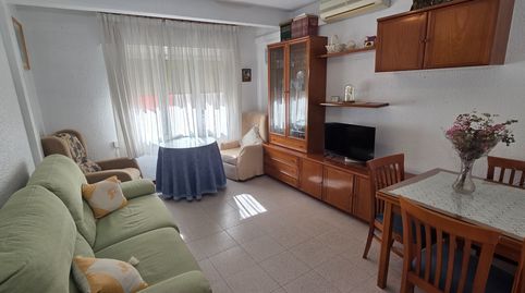 Petrer: piso 87 m2, ascensor, 3 dormitorios, baño, En muy buen estado. Con plaza de garaje abierta.