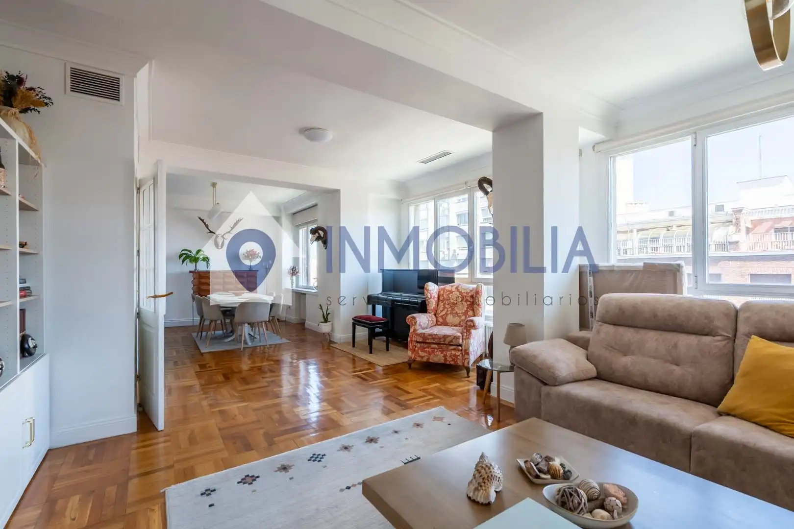 Flat with lift for sale in Calle de Cea Bermúdez