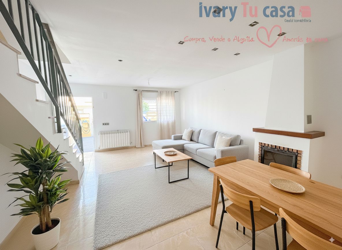 Sala d'estar de Casa adosada en venda en Almazora / Almassora amb Aire condicionat, Terrassa i Moblat