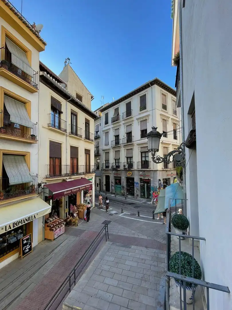 Vista exterior de Edificio en venta en Granada