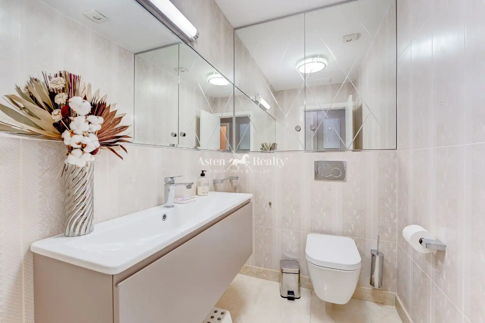Badezimmer von Wohnungen zum Verkauf in Adeje mit Klimaanlage, Privatgarten und Terrasse