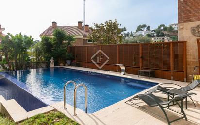 Piscina de Casa o xalet en venda en Castelldefels amb Aire condicionat, Calefacció i Jardí privat