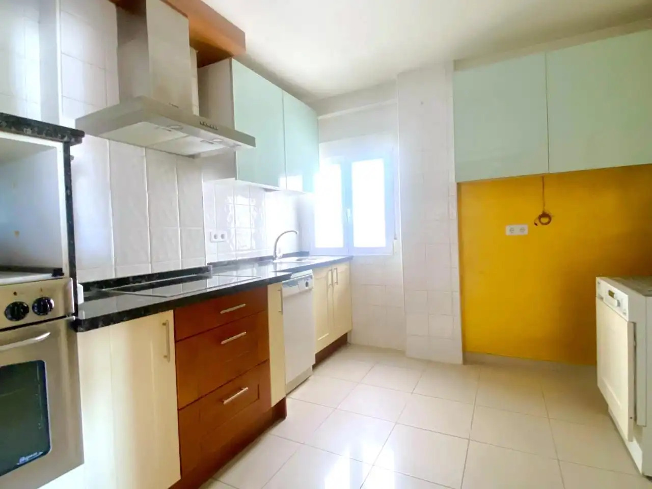 Cuina de Apartament en venda en León Capital  amb Calefacció i Parquet