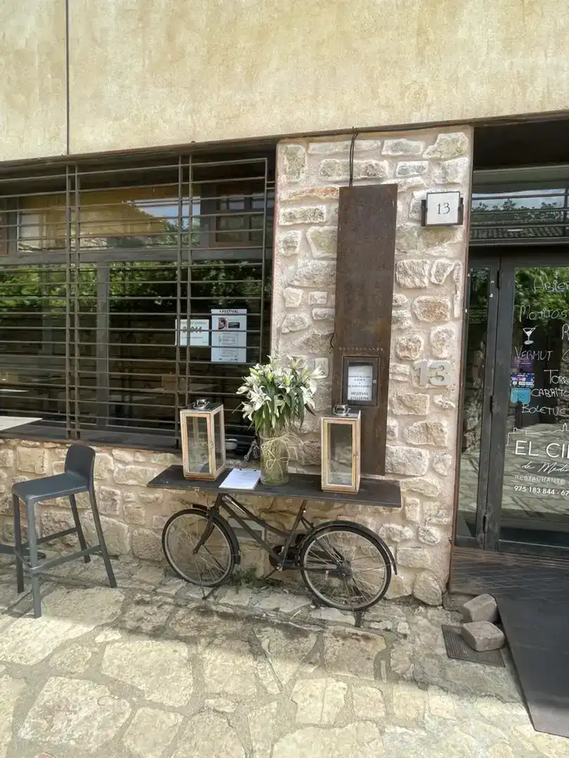 Local en venta en Medinaceli con Aire acondicionado
