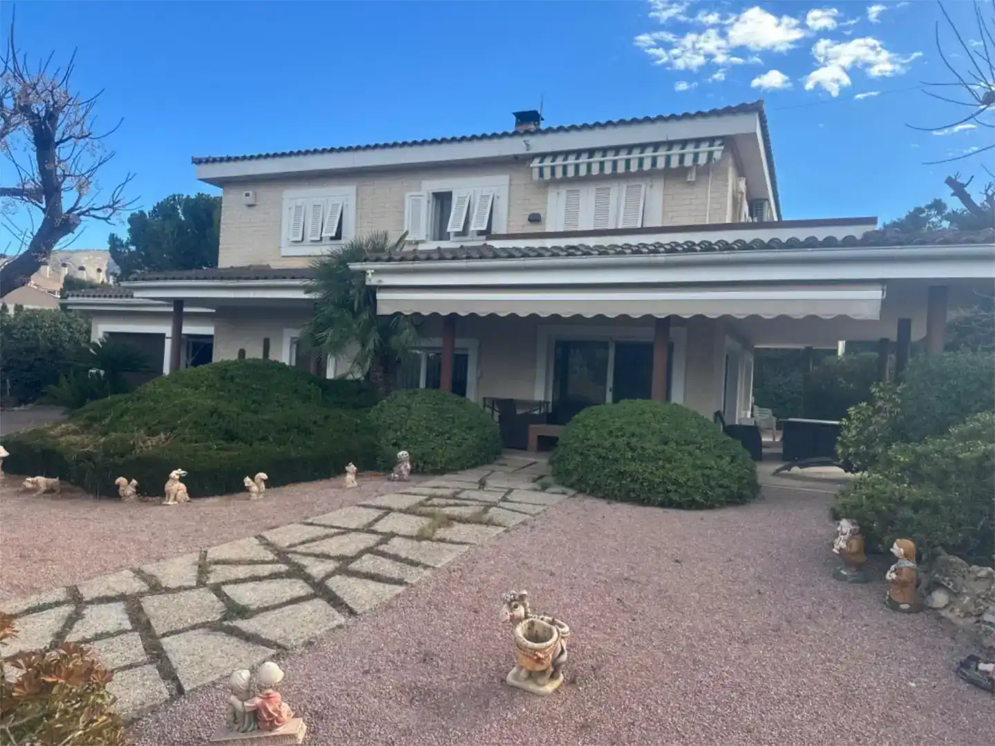 Vista exterior de Casa o xalet en venda en Petrer amb Aire condicionat, Piscina i Balcó