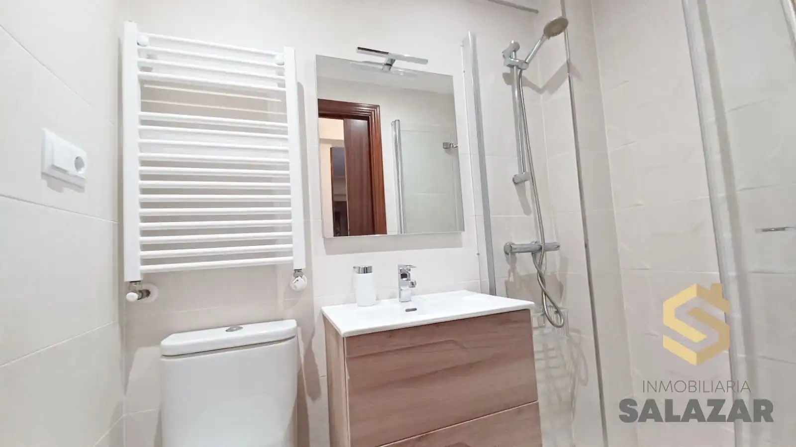 Baño de Piso de alquiler en Bilbao  con Calefacción y Balcón