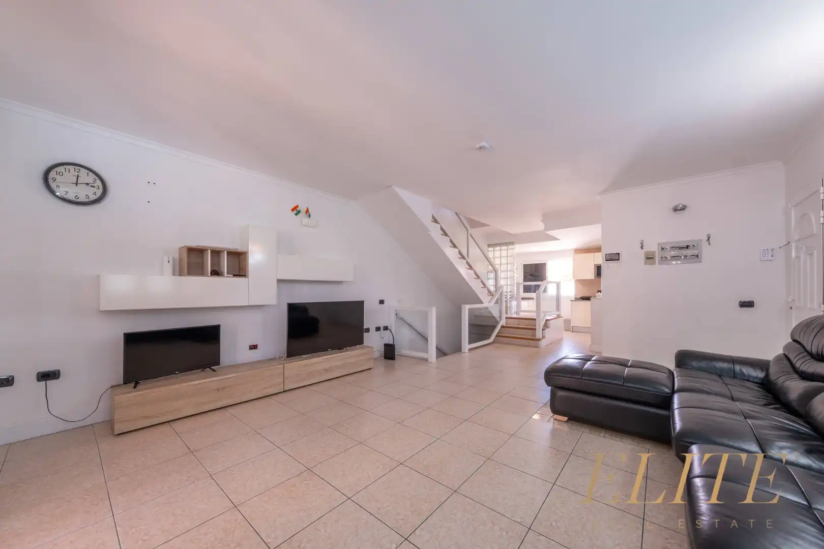 Sala d'estar de Casa adosada en venda en San Bartolomé de Tirajana amb Aire condicionat, Jardí privat i Terrassa