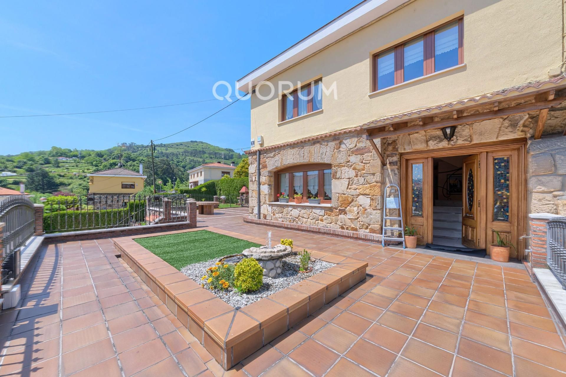 Exterior view of Single-family semi-detached for sale in Basauri   with Air Conditioner, Heating and Private garden