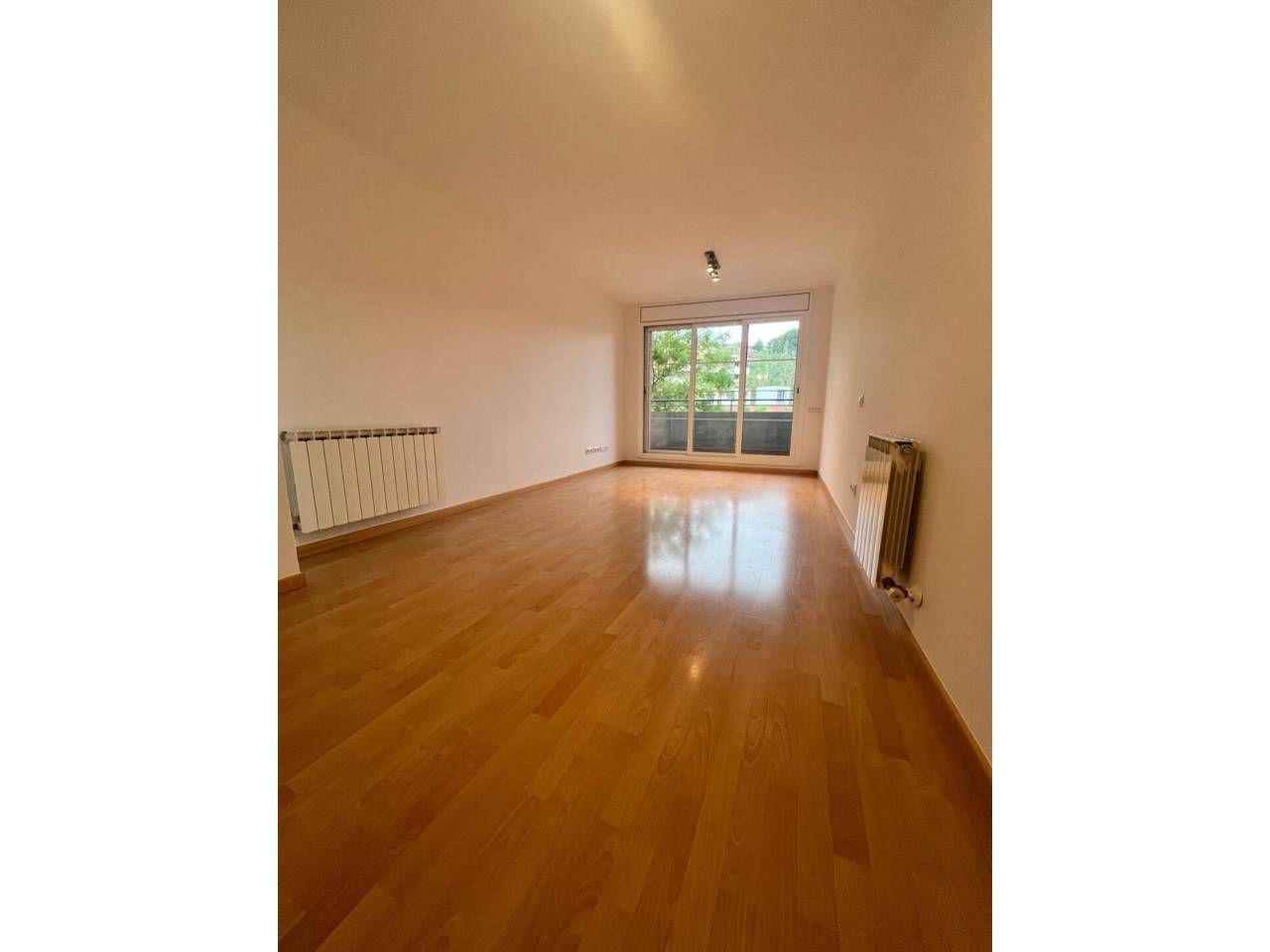 Vista exterior de Pis en venda en Manresa amb Calefacció, Parquet i Terrassa