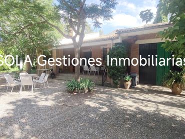 Chalet con piscina en venta en Torreperogil
