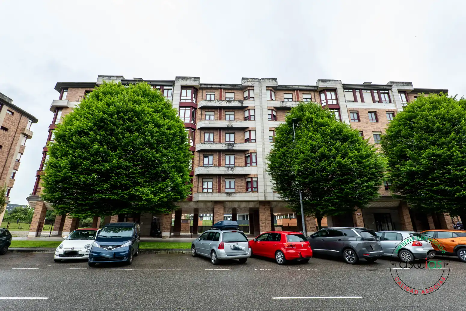 Vista exterior de Pis en venda en Gijón  amb Calefacció, Parquet i Traster