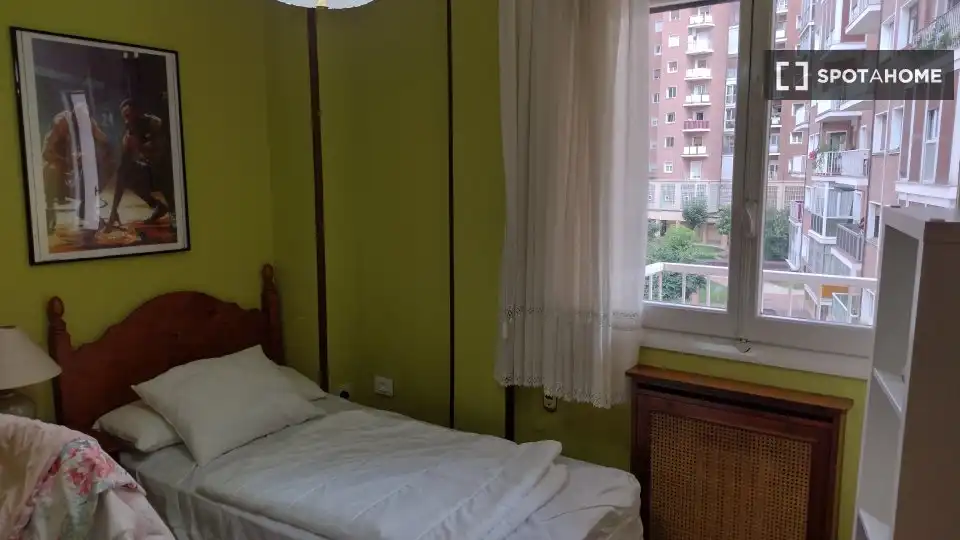 Bedroom of Apartments for share in Bilbao   with Air Conditioner, Terrace and Furnished