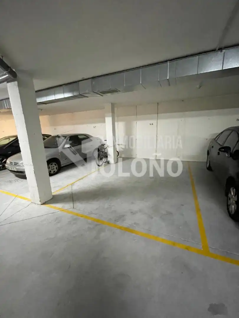 Parking de Dúplex en venta en Castañares de Rioja con Calefacción, Terraza y Trastero