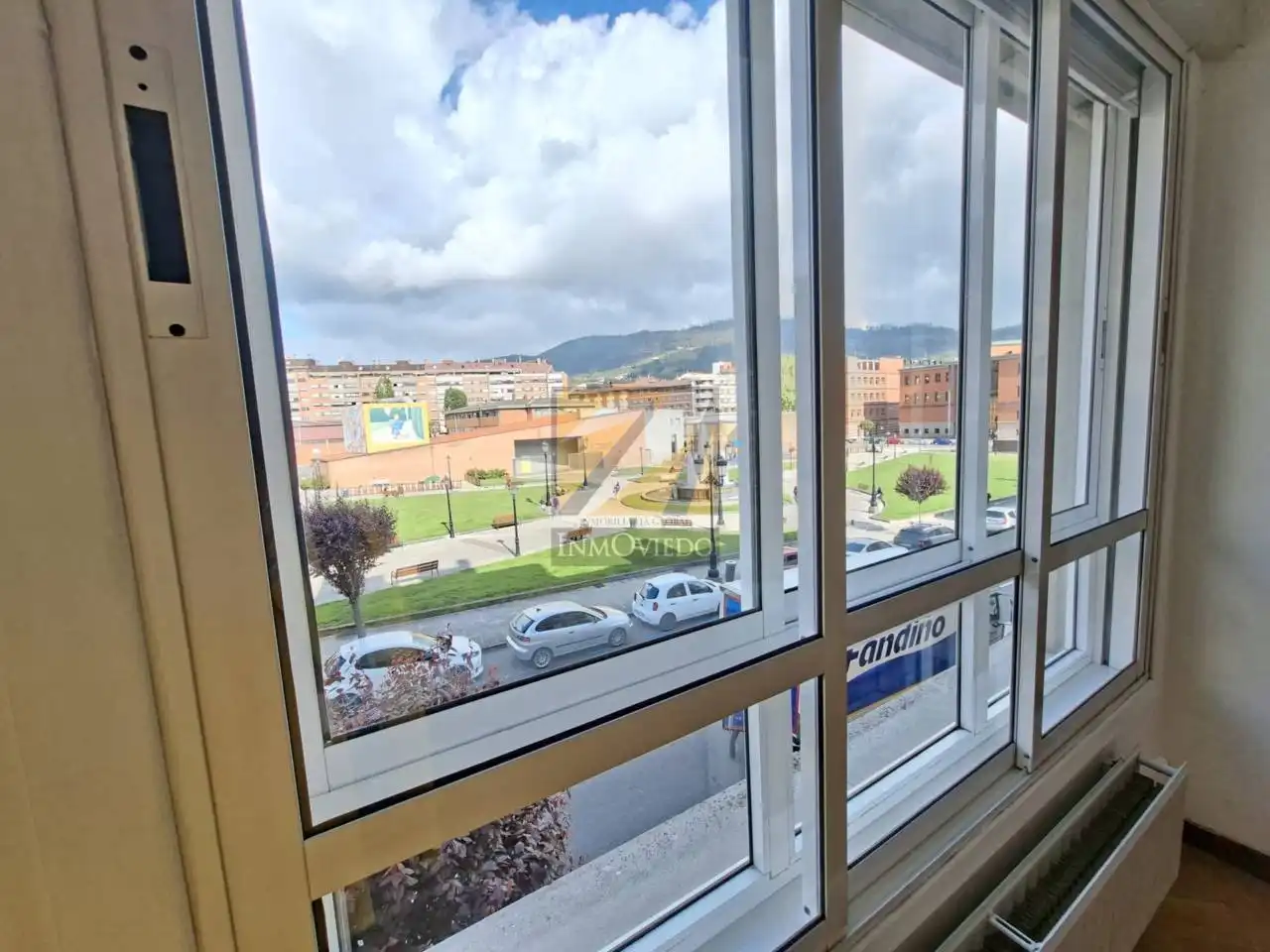 Vista exterior de Piso en venta en Oviedo  con Calefacción y Terraza