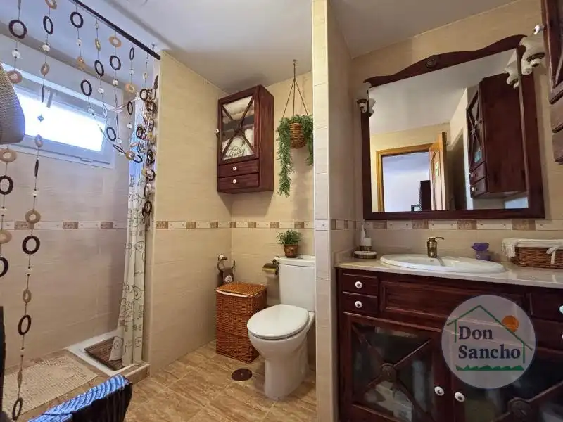 Baño de Casa adosada en venta en Cabezón de Pisuerga con Calefacción, Jardín privado y Terraza