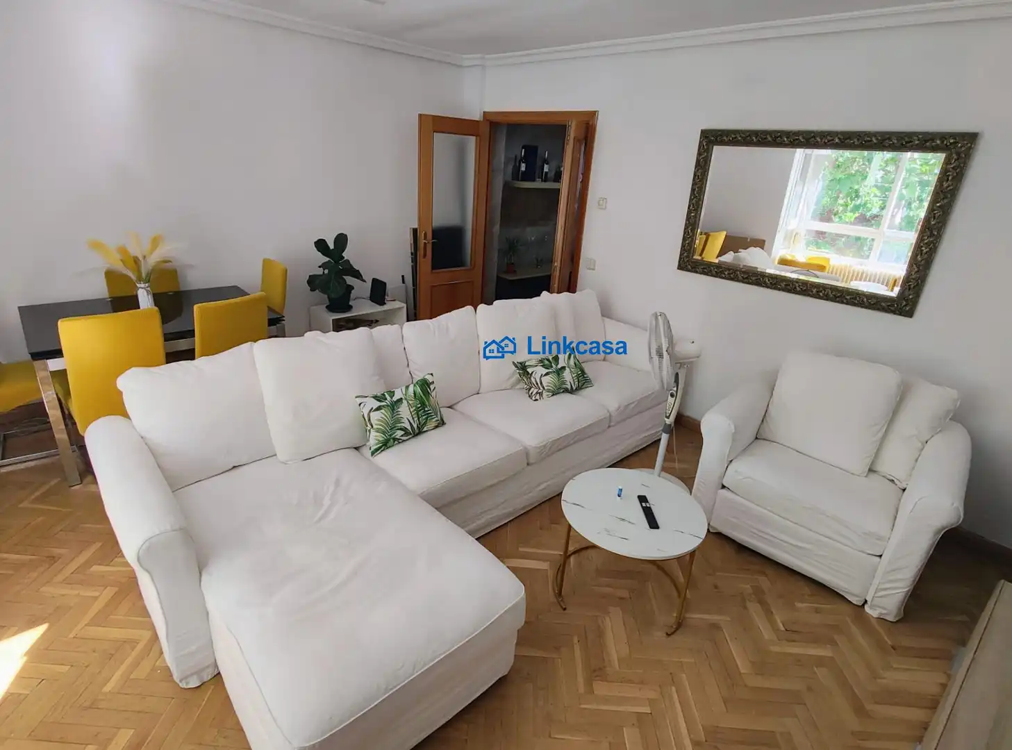 Living room of Flat for sale in Madrid  with Air Conditioner, Heating and Parquet flooring