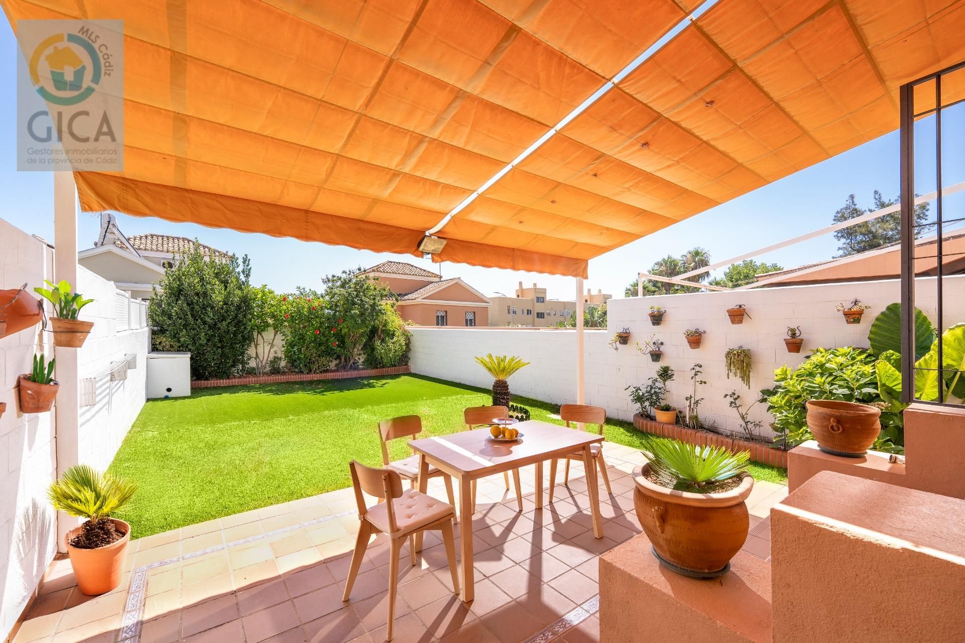 Casa adosada en venda a  VENUS - URB. MIRADOR GOLF, San García, Algeciras
