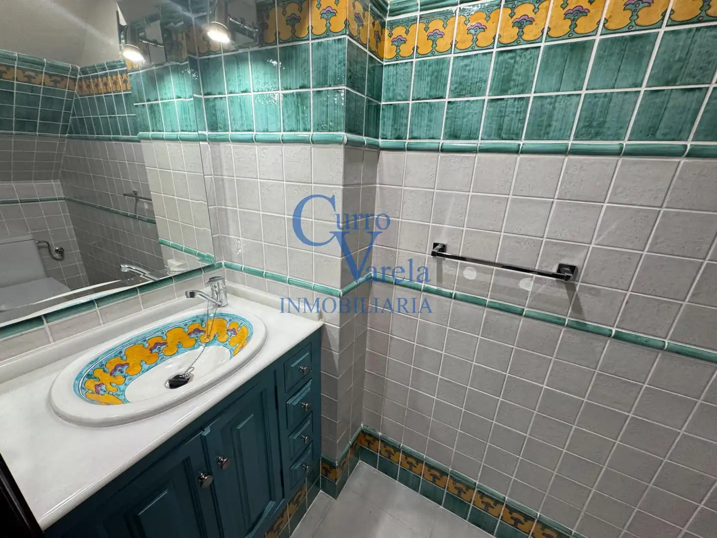 Bathroom of Houses for sale in Dos Hermanas  with Air Conditioner, Heating and Storage room