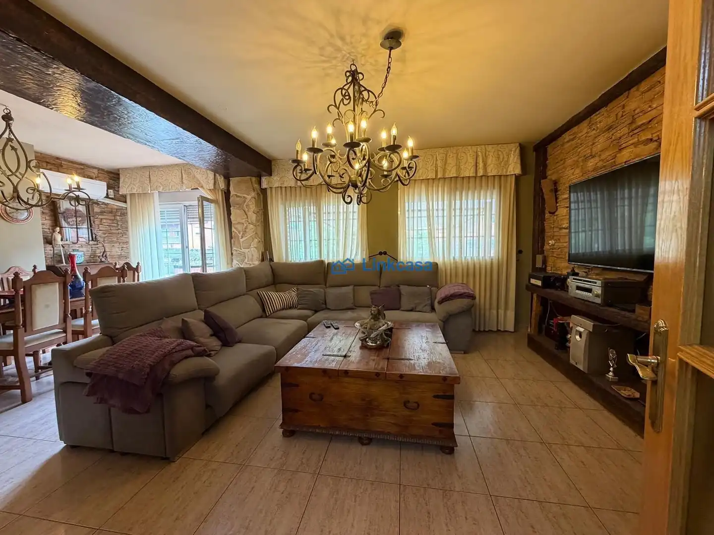 Sala de estar de Casa adosada en venta en Velilla de San Antonio con Aire acondicionado, Calefacción y Jardín privado