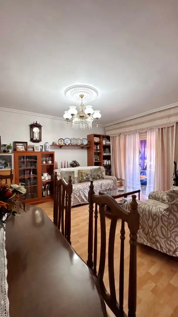 Sala de estar de Piso en venta en Cáceres con Aire acondicionado, Terraza y Amueblado